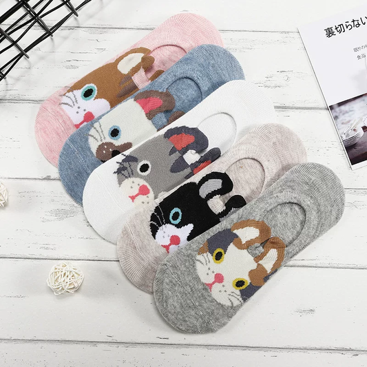 Elegant Wink Soft-Cuff Socks